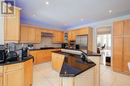 8 Ridgley Court, Richmond Hill, ON - Indoor Photo Showing Kitchen