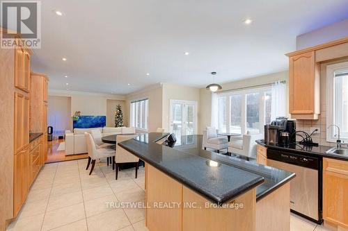 8 Ridgley Court, Richmond Hill, ON - Indoor Photo Showing Other Room