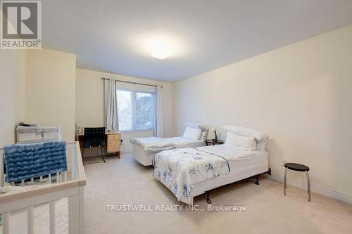 8 Ridgley Court, Richmond Hill, ON - Indoor Photo Showing Bedroom