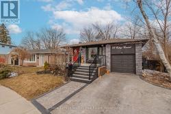 73 COLLEGE CRESCENT  Barrie, ON L4M 2W5