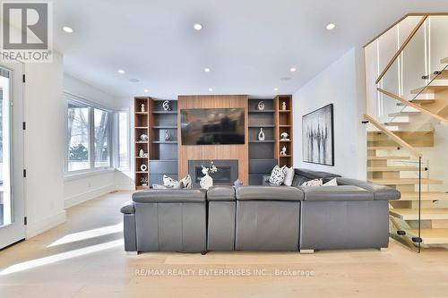 1438 Garnet Avenue, Mississauga, ON - Indoor With Fireplace