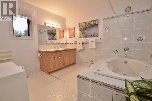 3400 Cedar Springs Road, Burlington, ON - Indoor Photo Showing Bathroom