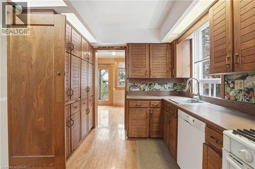 88 Cline Avenue N, Hamilton, ON - Indoor Photo Showing Kitchen