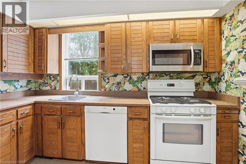 88 Cline Avenue N, Hamilton, ON - Indoor Photo Showing Kitchen
