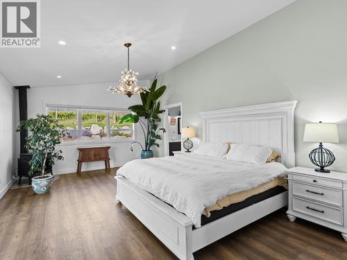 7207 Tucelnuit Drive, Oliver, BC - Indoor Photo Showing Bedroom
