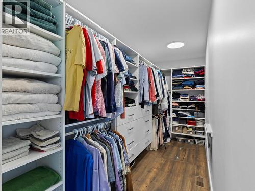 7207 Tucelnuit Drive, Oliver, BC - Indoor With Storage