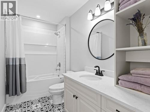 7207 Tucelnuit Drive, Oliver, BC - Indoor Photo Showing Bathroom