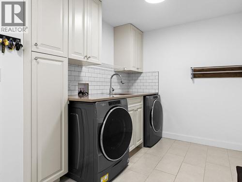 7207 Tucelnuit Drive, Oliver, BC - Indoor Photo Showing Laundry Room