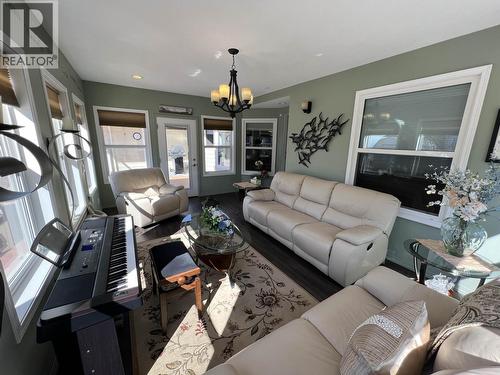 4 Reserve Road, Fort Nelson, BC - Indoor Photo Showing Living Room