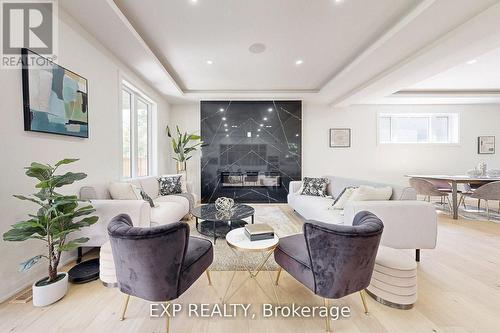 768 Montbeck Crescent, Mississauga, ON - Indoor Photo Showing Living Room With Fireplace
