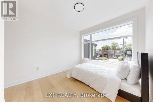 768 Montbeck Crescent, Mississauga, ON - Indoor Photo Showing Bedroom