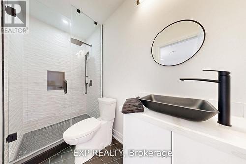 768 Montbeck Crescent, Mississauga, ON - Indoor Photo Showing Bathroom