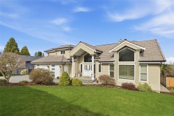 296 Cilaire Dr Nanaimo, BC V9S 3E8