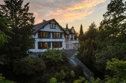 1630 York Pl Oak Bay, BC V8R 5X2