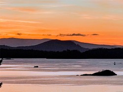 10930 Fernie Wynd Rd North Saanich, BC V8L 5H8