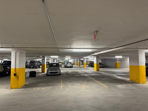 Garage - 507-551 Rue De La Montagne, Montréal (Ville-Marie), QC - Indoor Photo Showing Garage