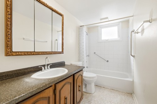 Salle de bains - 6350 Rue Bourget, Brossard, QC - Indoor Photo Showing Bathroom