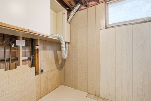 Salle de lavage - 6350 Rue Bourget, Brossard, QC - Indoor