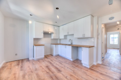 Cuisine - 12295 Rue Valmont, Montréal (Ahuntsic-Cartierville), QC - Indoor Photo Showing Kitchen