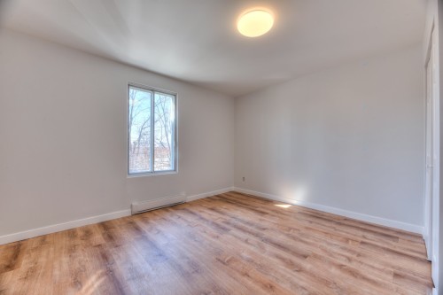 Chambre à coucher - 12295 Rue Valmont, Montréal (Ahuntsic-Cartierville), QC - Indoor Photo Showing Other Room