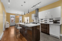 6563 Rue Chabot Montréal (Rosemont/La Petite-Patrie), QC H2G 2T4