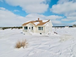 15 Ch. des Arpenteurs Les Îles-De-La-Madeleine, QC G4T 0A8