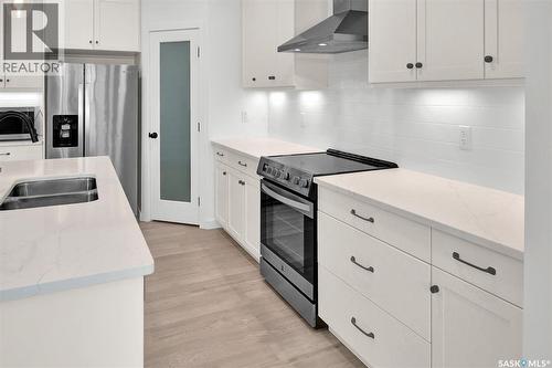 104 Forsey Avenue, Saskatoon, SK - Indoor Photo Showing Kitchen With Double Sink With Upgraded Kitchen
