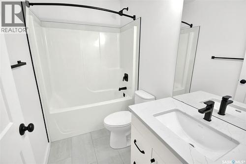 104 Forsey Avenue, Saskatoon, SK - Indoor Photo Showing Bathroom