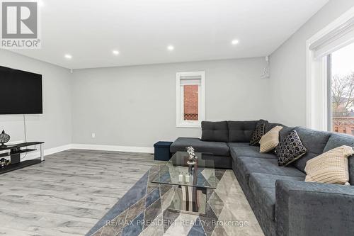 212 Wedgewood Drive, Cambridge, ON - Indoor Photo Showing Living Room