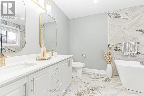 212 Wedgewood Drive, Cambridge, ON - Indoor Photo Showing Bathroom