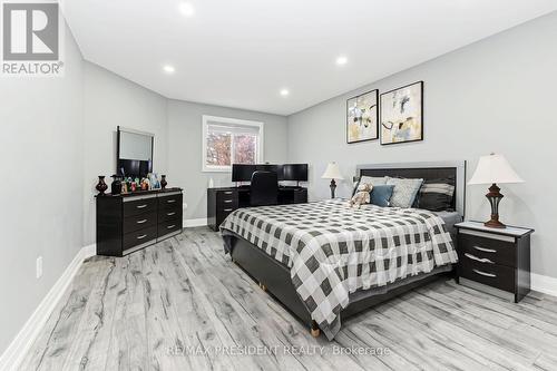 212 Wedgewood Drive, Cambridge, ON - Indoor Photo Showing Bedroom