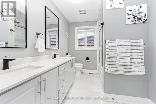 212 Wedgewood Drive, Cambridge, ON - Indoor Photo Showing Bathroom