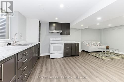 212 Wedgewood Drive, Cambridge, ON - Indoor Photo Showing Kitchen