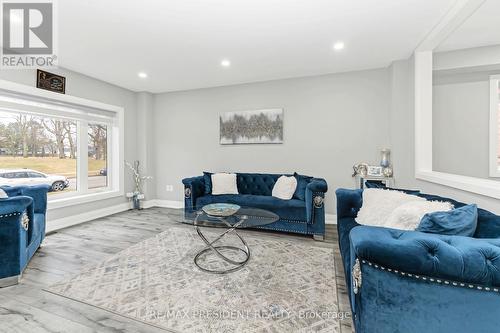 212 Wedgewood Drive, Cambridge, ON - Indoor Photo Showing Living Room