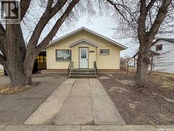 244 Maple STREET Gull Lake, SK S0N 1A0