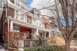 1ST FLOOR - 36 CAROLINE AVENUE Toronto, ON M4M 2X7