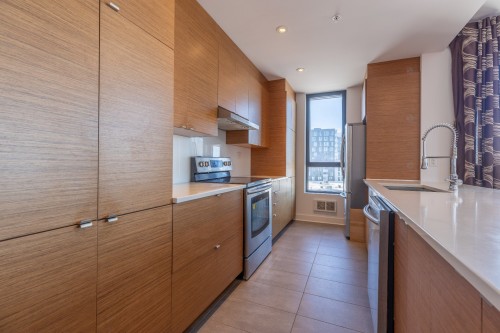 Kitchen - 602-4293 Rue Jean-Talon O., Montréal (Côte-Des-Neiges/Notre-Dame-De-Grâce), QC - Indoor Photo Showing Kitchen With Upgraded Kitchen