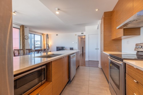 Kitchen - 602-4293 Rue Jean-Talon O., Montréal (Côte-Des-Neiges/Notre-Dame-De-Grâce), QC - Indoor Photo Showing Kitchen With Double Sink