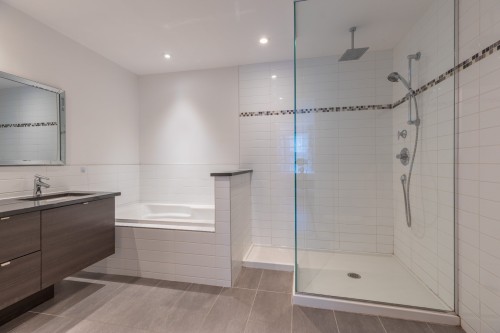 Bathroom - 602-4293 Rue Jean-Talon O., Montréal (Côte-Des-Neiges/Notre-Dame-De-Grâce), QC - Indoor Photo Showing Bathroom