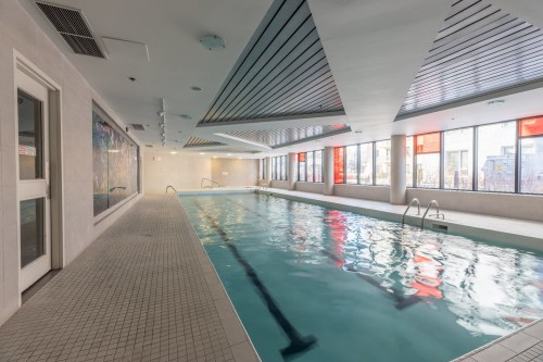 Pool - 602-4293 Rue Jean-Talon O., Montréal (Côte-Des-Neiges/Notre-Dame-De-Grâce), QC - Indoor Photo Showing Other Room With In Ground Pool
