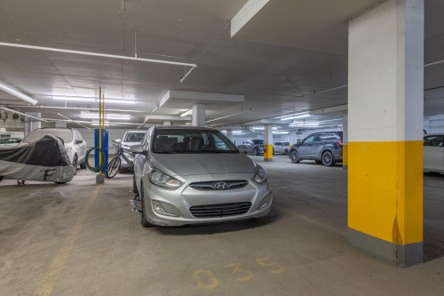 Garage - 602-4293 Rue Jean-Talon O., Montréal (Côte-Des-Neiges/Notre-Dame-De-Grâce), QC - Indoor Photo Showing Garage