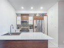 Kitchen - 402-5780 Rue Sherbrooke E., Montréal (Mercier/Hochelaga-Maisonneuve), QC  - Indoor Photo Showing Kitchen With Upgraded Kitchen 