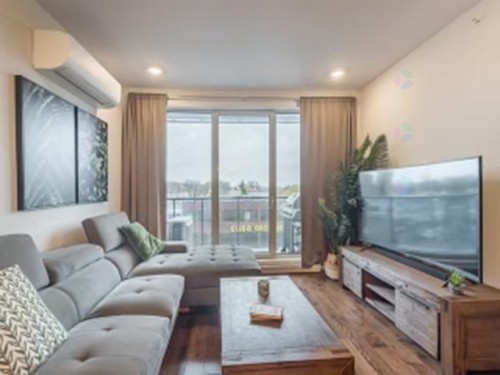 Living Room - 402-5780 Rue Sherbrooke E., Montréal (Mercier/Hochelaga-Maisonneuve), QC - Indoor Photo Showing Living Room