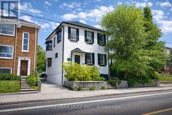 3 - 118 EASTWOOD ROAD Toronto (Woodbine Corridor), ON M4L 2C9