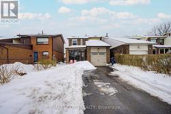 43 MAMMOTH HALL TRAIL Toronto, ON M1B 1P5