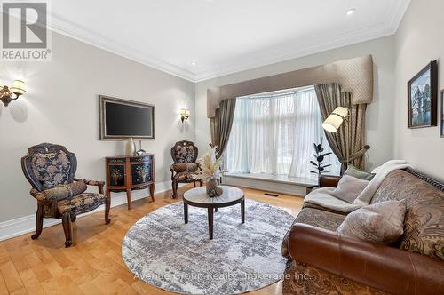 7 Longview Crescent, Vaughan, ON - Indoor Photo Showing Living Room