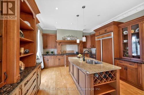 7 Longview Crescent, Vaughan, ON - Indoor Photo Showing Kitchen With Double Sink