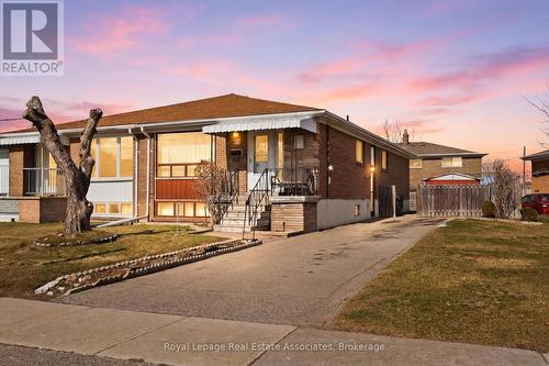 20 RUBYDALE GARDENS  Toronto, ON M9L 1B9