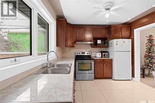 212 W Avenue S, Saskatoon, SK - Indoor Photo Showing Kitchen With Double Sink