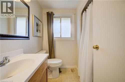 43 Ferguson Avenue, Cambridge, ON - Indoor Photo Showing Bathroom